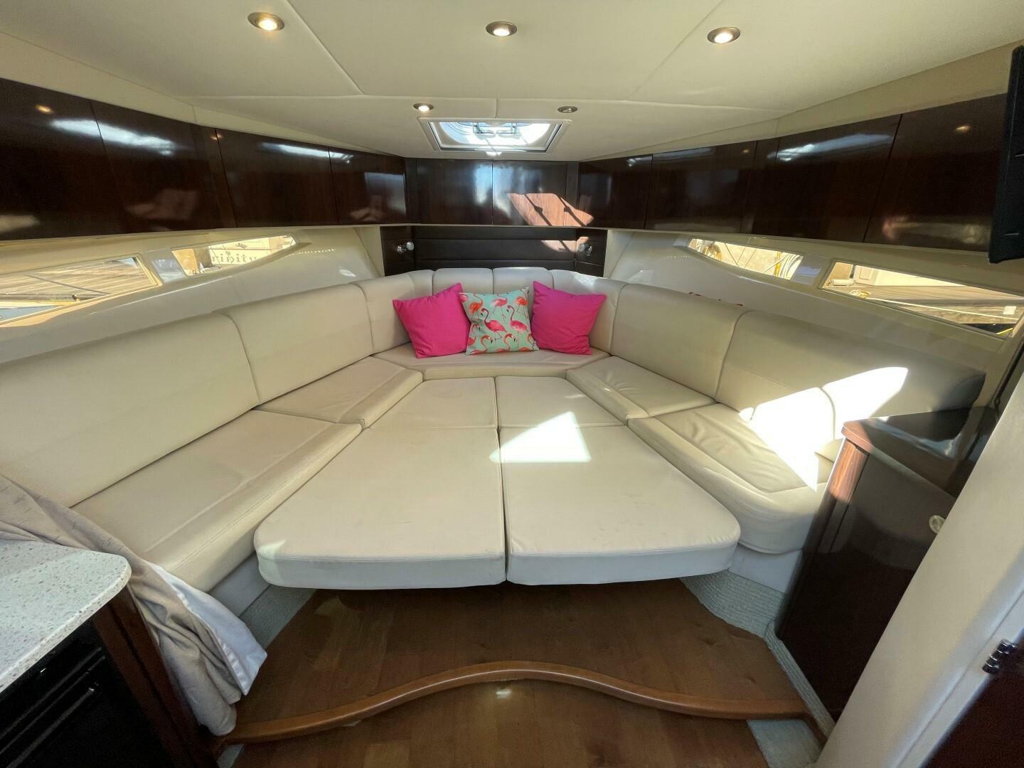 Slide: The Image of Sea Ray 37 Venture 2015 - 5014476
