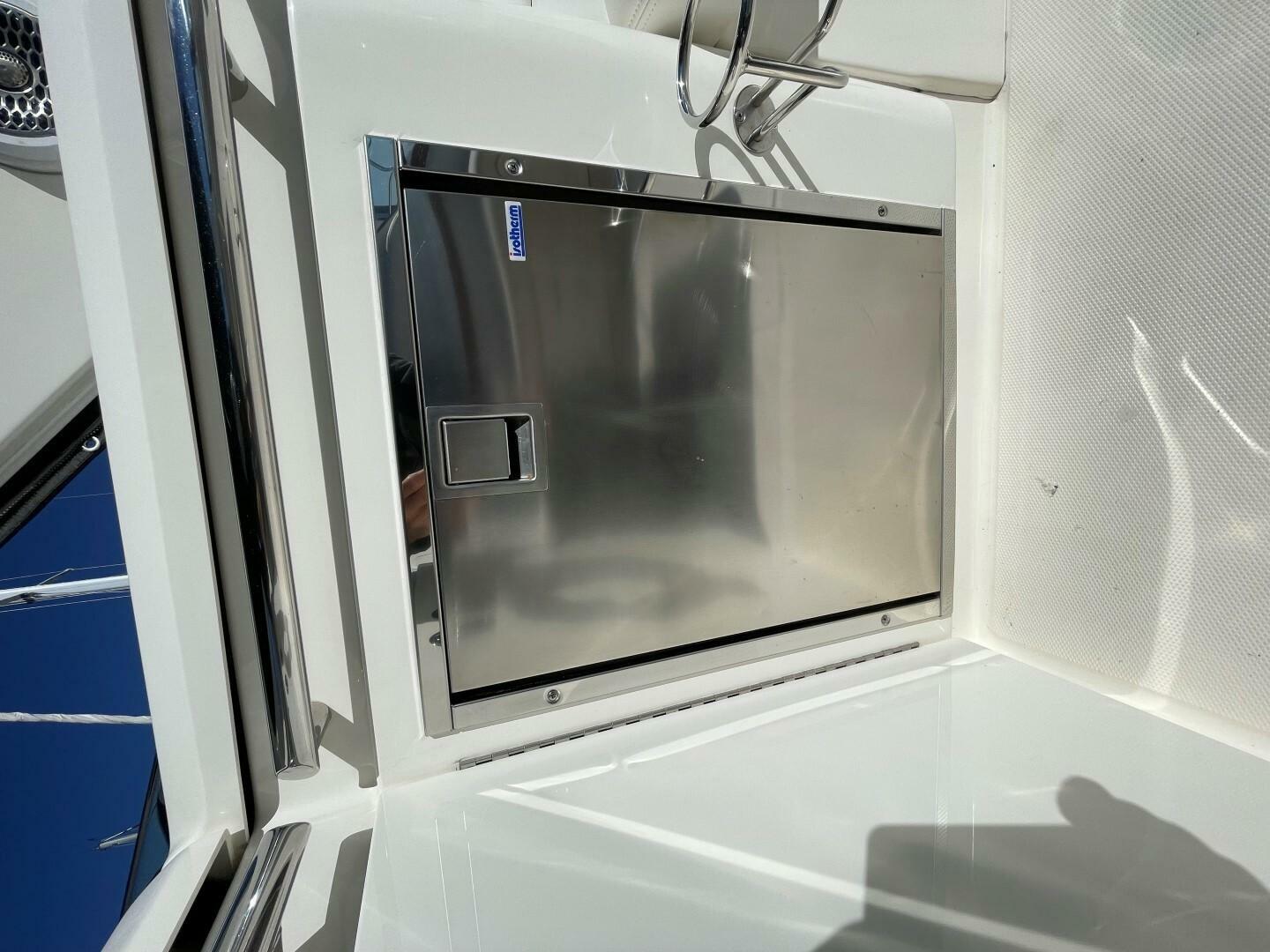 Slide: The Image of Sea Ray 37 Venture 2015 - 5014478