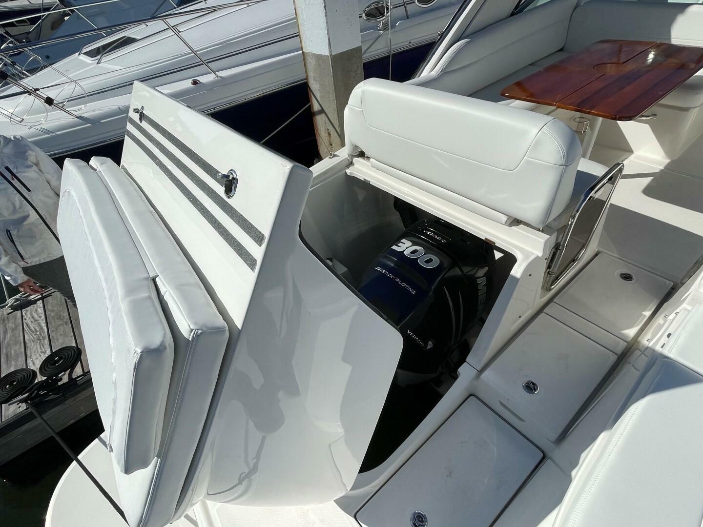 Slide: The Image of Sea Ray 37 Venture 2015 - 5014505