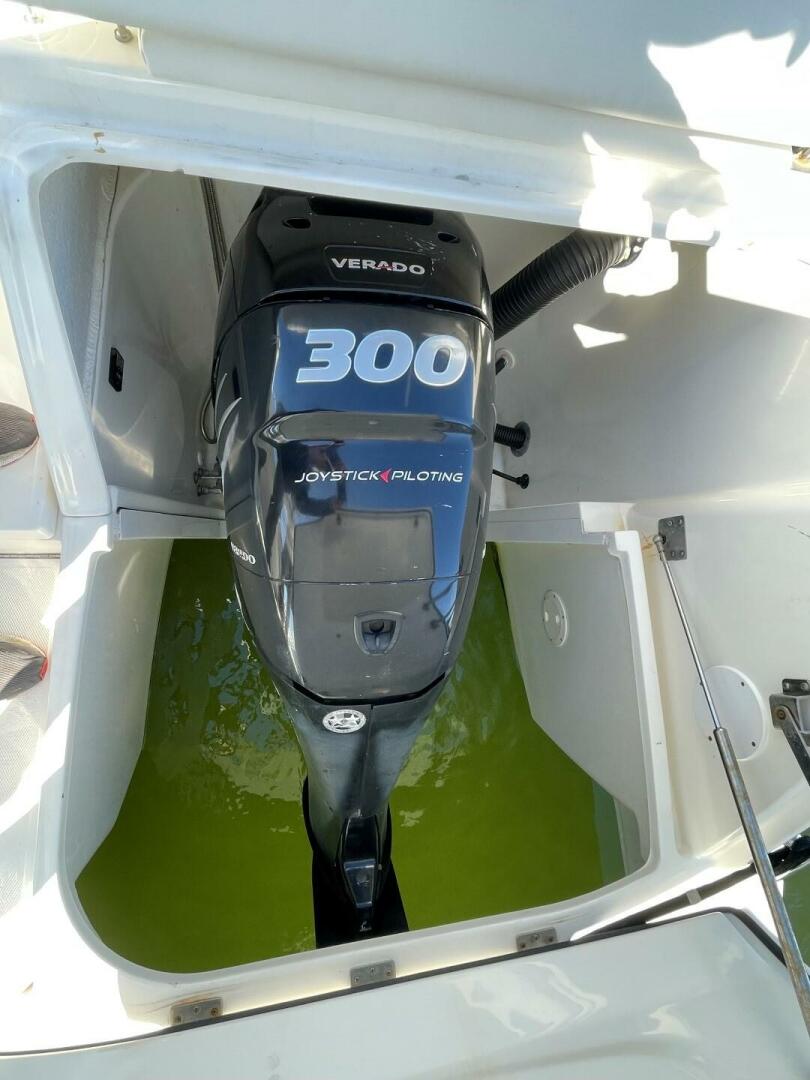 Slide: The Image of Sea Ray 37 Venture 2015 - 5014510