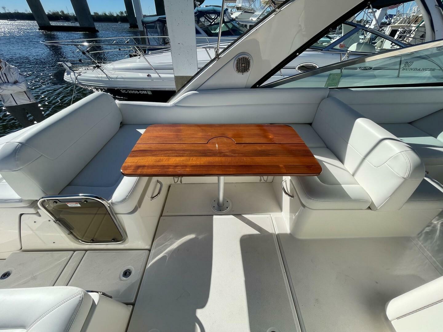 Slide: The Image of Sea Ray 37 Venture 2015 - 5014456