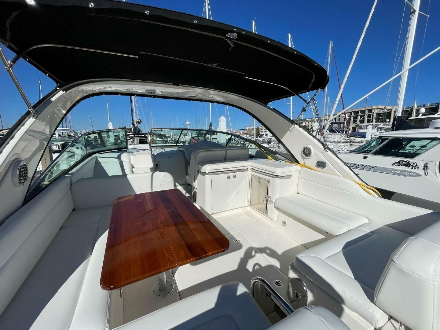 Slide: The Image of Sea Ray 37 Venture 2015 - 5014457