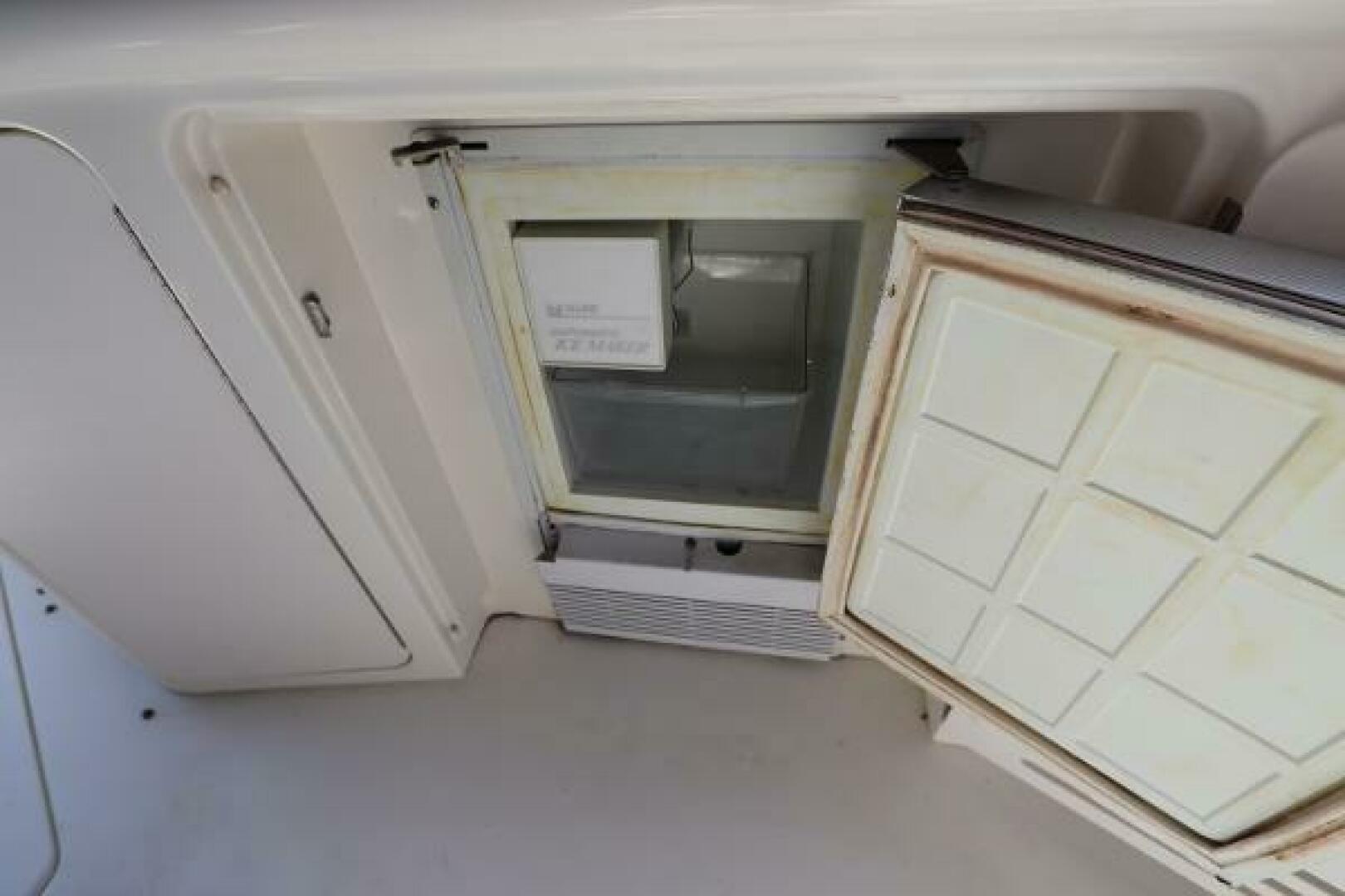 Slide: The Image of Sea Ray 380 Sundancer 1999 - 4999960