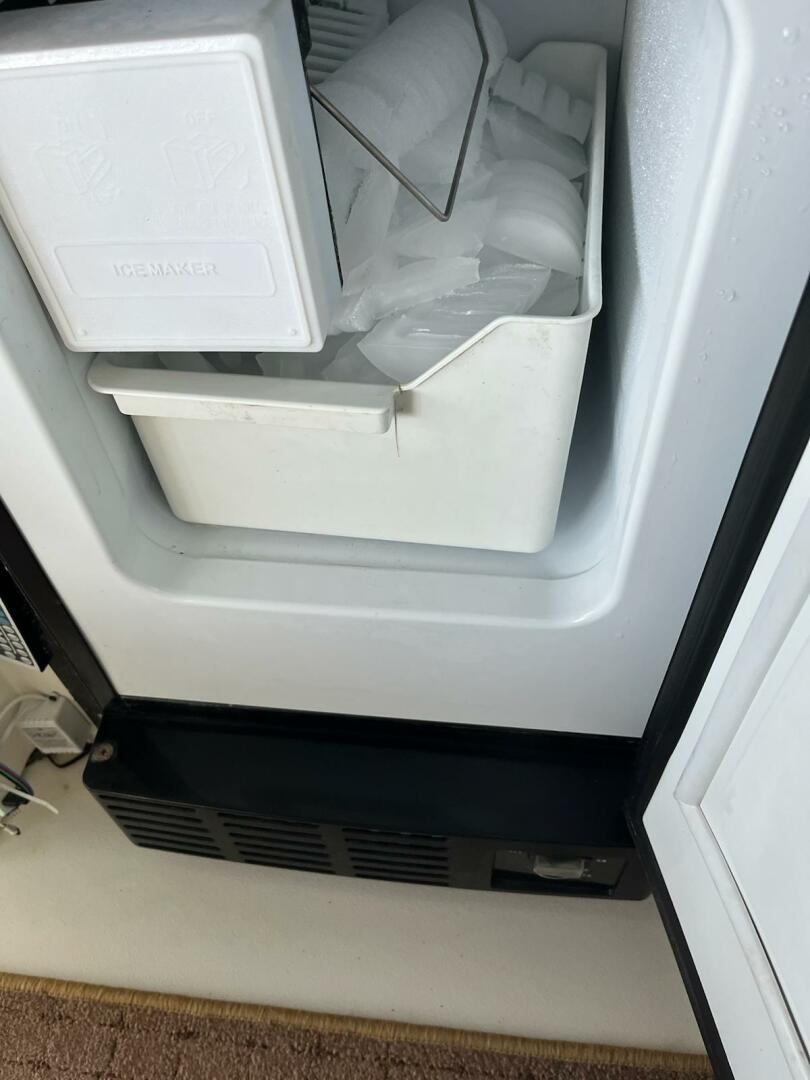 Slide: The Image of 2000 Sea Ray 380 Sundancer - 4339539