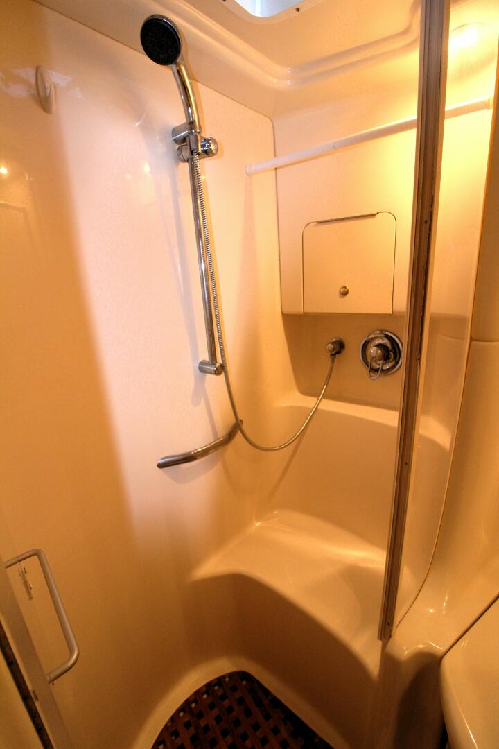 Slide: The Image of 2000 Sea Ray 380 Sundancer - 4339573