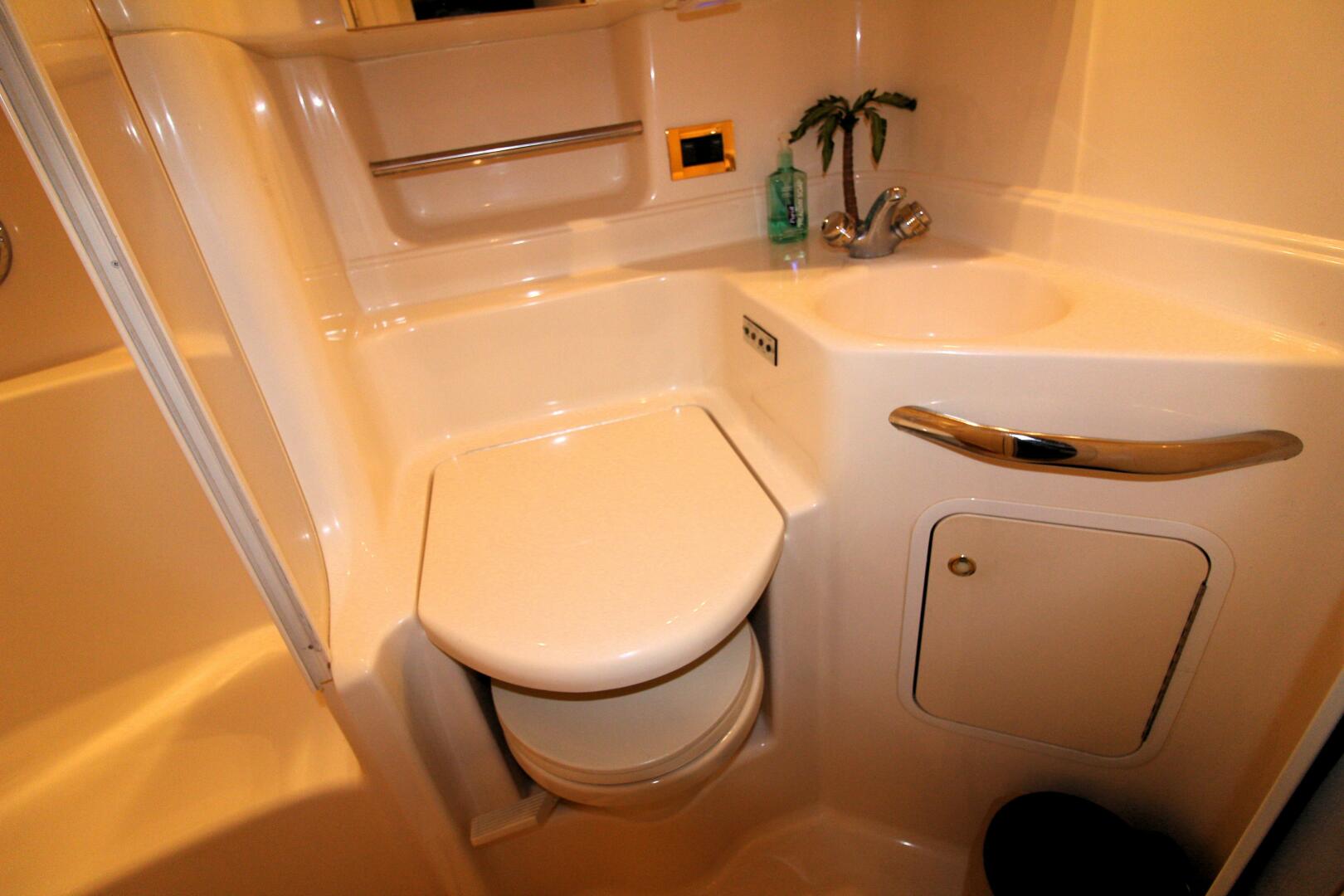 Slide: The Image of 2000 Sea Ray 380 Sundancer - 4339577