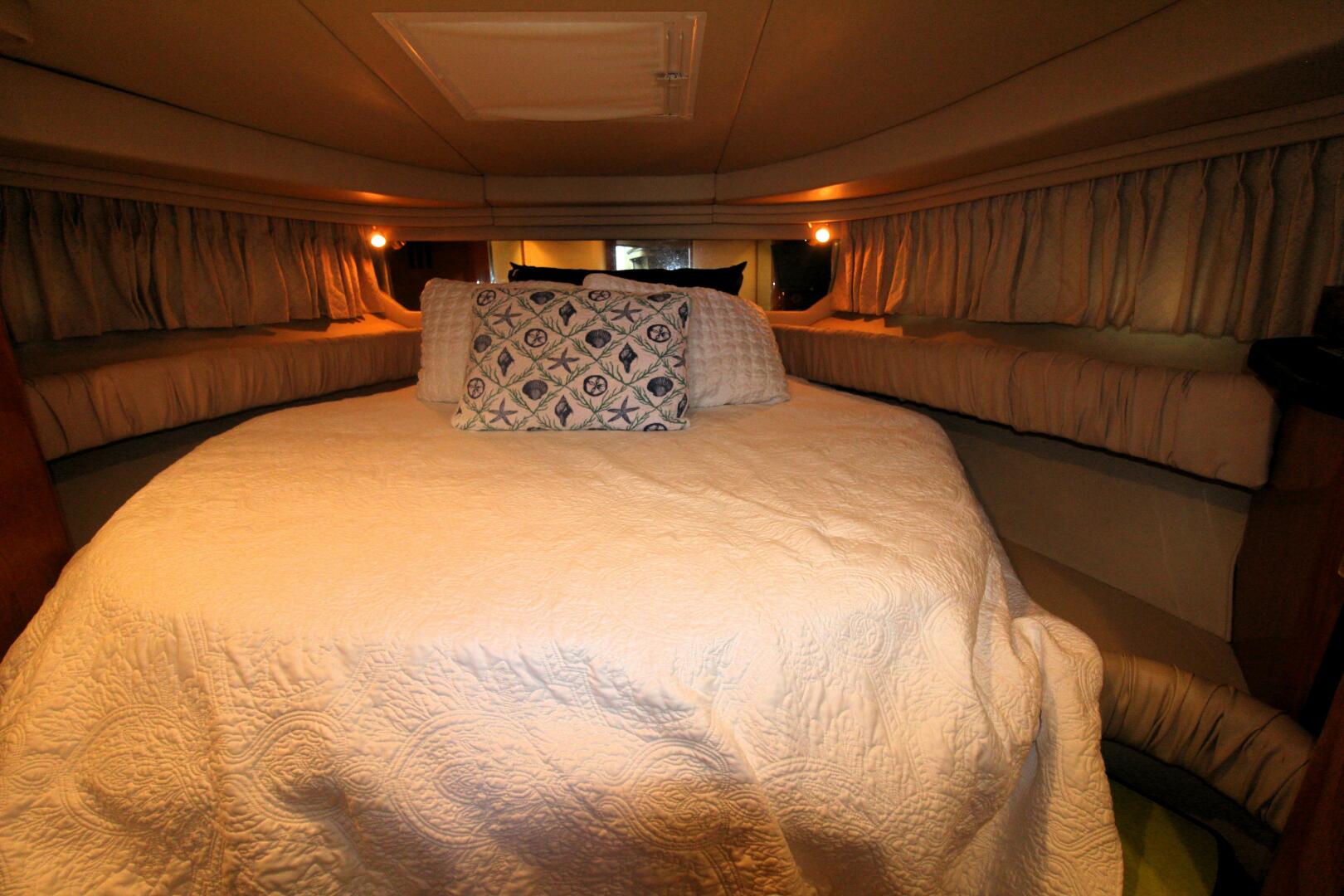 Slide: The Image of 2000 Sea Ray 380 Sundancer - 4339582