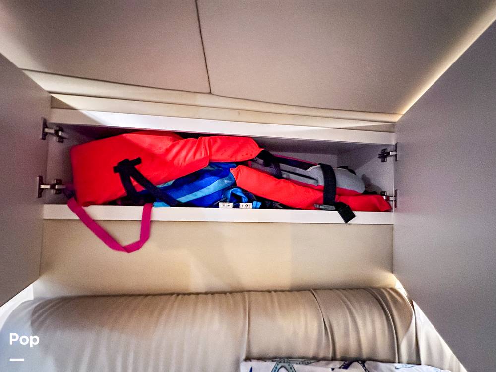 Slide: The Image of Sea Ray 380 Sundancer 2000 - 60