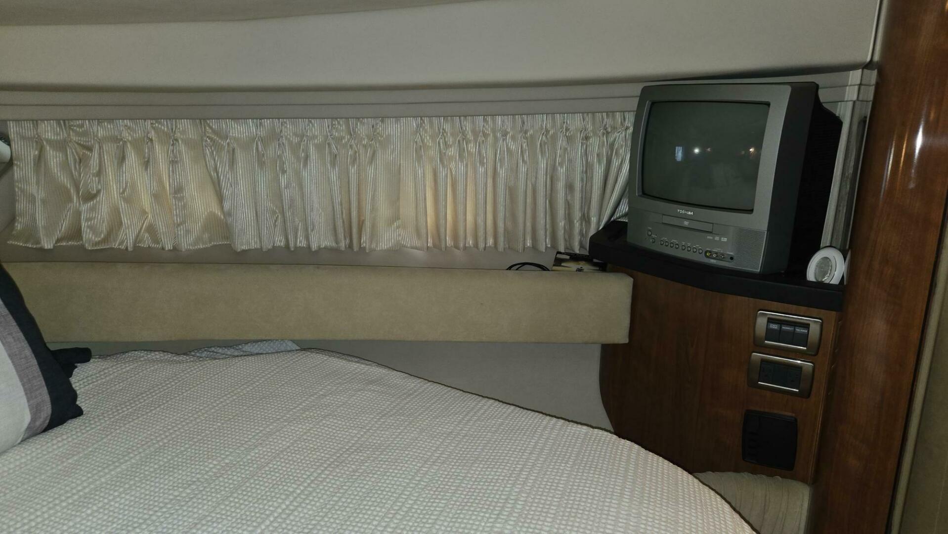 Slide: The Image of Sea Ray 380 Sundancer 2004 - 5342133