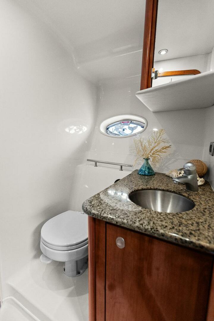 Slide: The Image of Sea Ray 38 Sundancer 2006 - 5458782