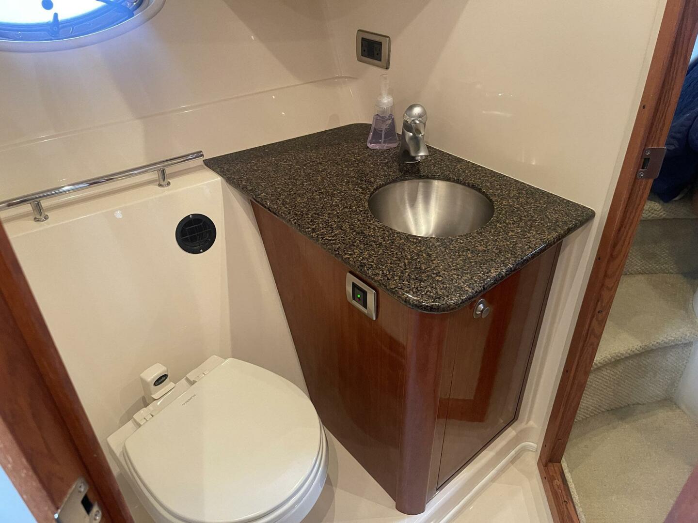 Slide: The Image of Sea Ray 38 Sundancer 2006 - 5157025