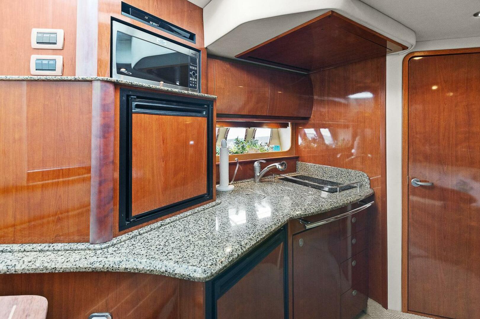 Slide: The Image of Sea Ray 38 Sundancer 2006 - 5458785