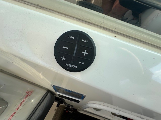 Slide: The Image of Sea Ray 38 Sundancer 2006 - 16