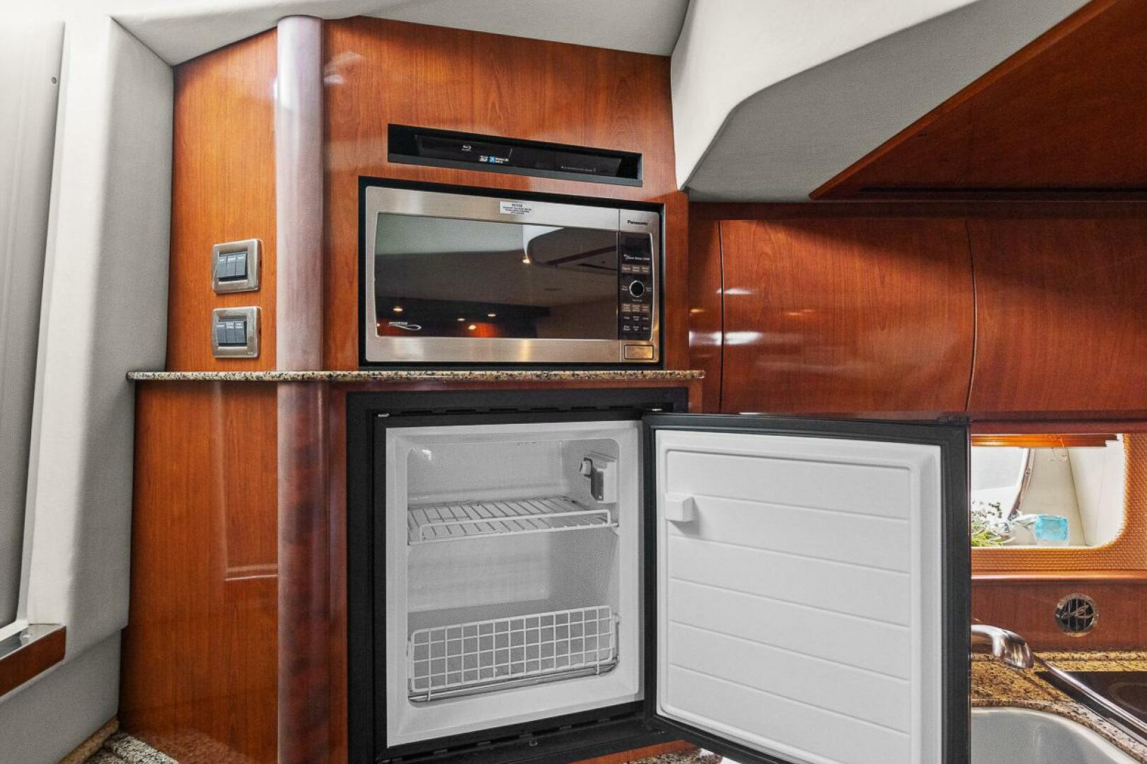 Slide: The Image of Sea Ray 38 Sundancer 2006 - 5458796
