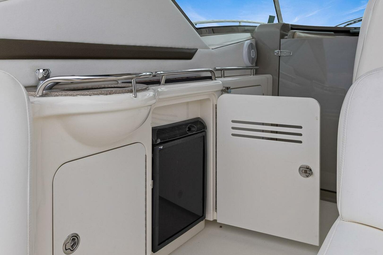 Slide: The Image of Sea Ray 38 Sundancer 2006 - 5458803