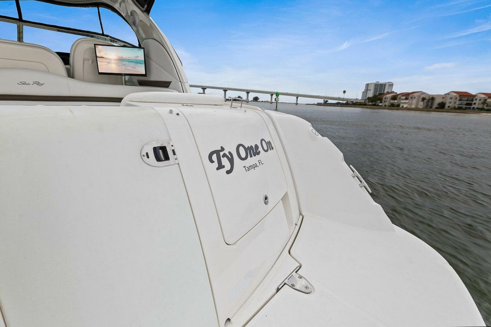 Slide: The Image of Sea Ray 38 Sundancer 2006 - 5458811