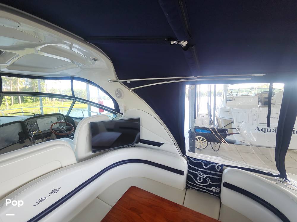 Slide: The Image of Sea Ray 38 Sundancer 2006 - 50