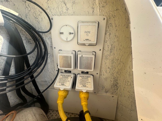 Slide: The Image of Sea Ray 38 Sundancer 2006 - 6