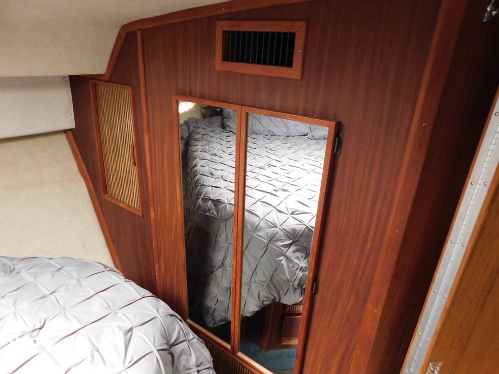 Slide: The Image of Sea Ray 390 Express 1986 - 12895831