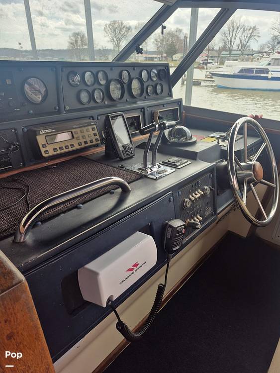 Slide: The Image of Sea Ray 390 Express 1986 - 15250819