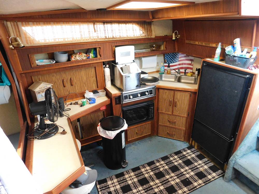 Slide: The Image of Sea Ray 390 Express 1986 - 12895804