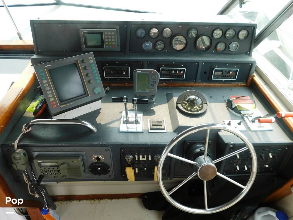 Slide: The Image of Sea Ray 390 Express 1986 - 12895760