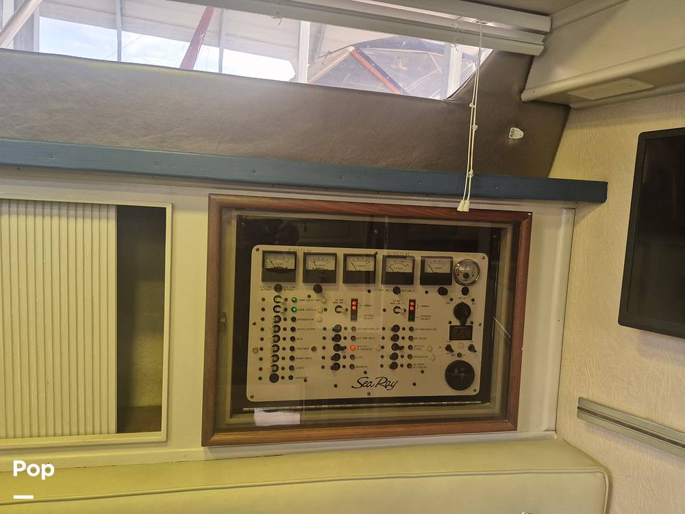 Slide: The Image of Sea Ray 390 Express 1986 - 15250806