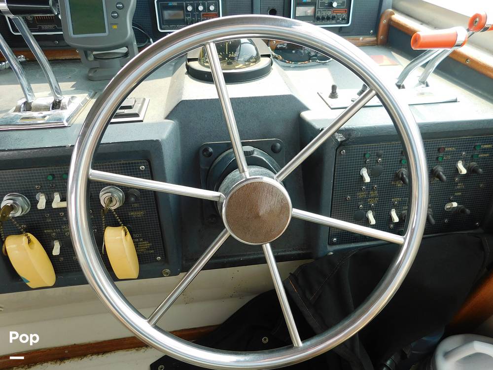 Slide: The Image of Sea Ray 390 Express 1986 - 12895788