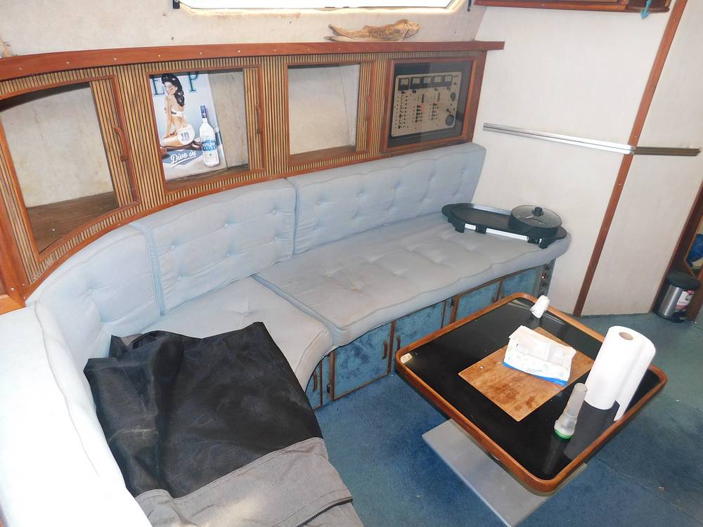 Slide: The Image of Sea Ray 390 Express 1986 - 12895798