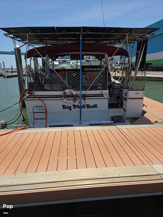 Slide: The Image of Sea Ray 390 Express Cruiser 1987 - 15398249