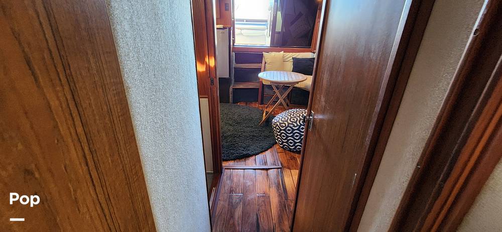 Slide: The Image of Sea Ray 390 Express Cruiser 1987 - 14930001
