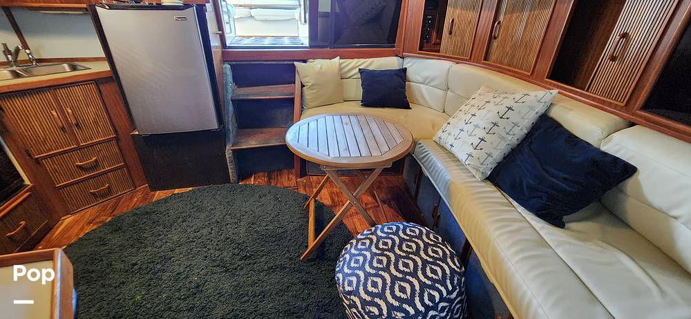 Slide: The Image of Sea Ray 390 Express Cruiser 1987 - 14930007
