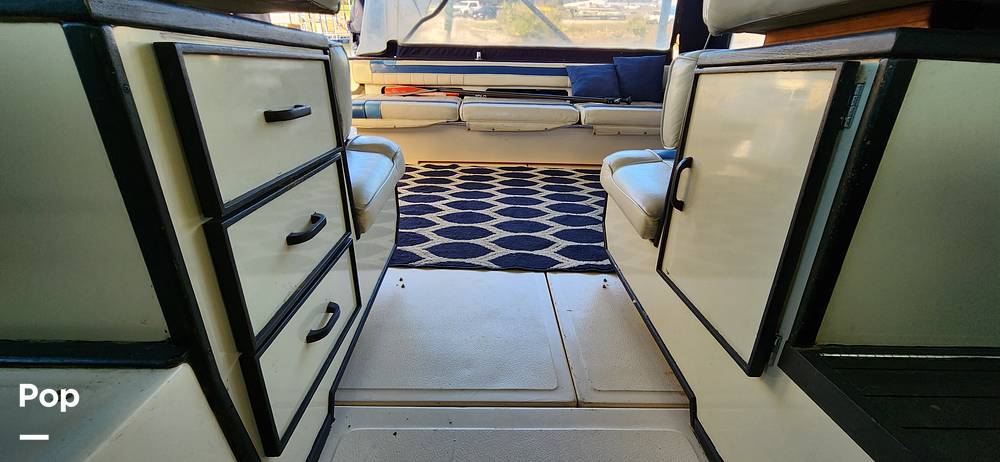 Slide: The Image of Sea Ray 390 Express Cruiser 1987 - 14930009