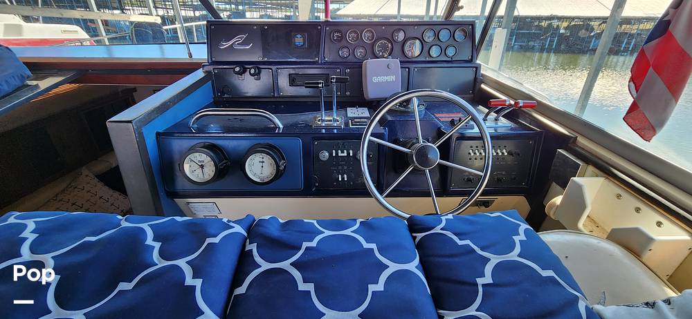 Slide: The Image of Sea Ray 390 Express Cruiser 1987 - 14930019