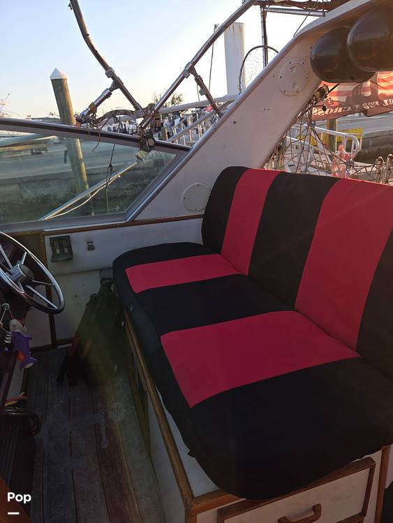 Slide: The Image of Sea Ray 390 Express Cruiser 1987 - 15399407