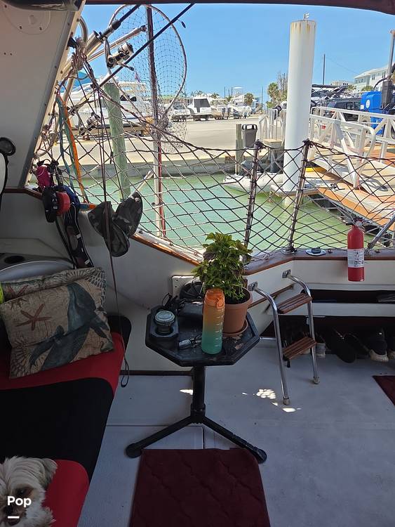 Slide: The Image of Sea Ray 390 Express Cruiser 1987 - 15399412