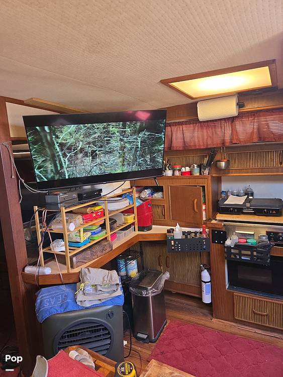 Slide: The Image of Sea Ray 390 Express Cruiser 1987 - 15399415