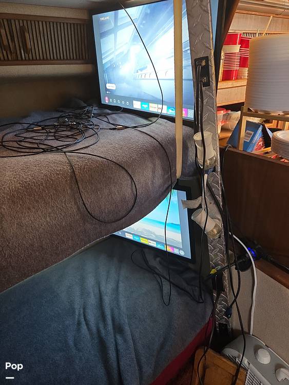 Slide: The Image of Sea Ray 390 Express Cruiser 1987 - 15399417