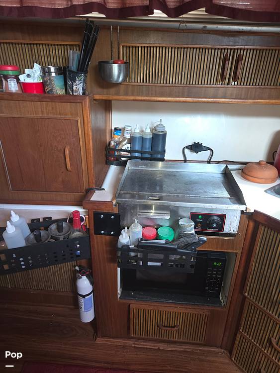 Slide: The Image of Sea Ray 390 Express Cruiser 1987 - 15399419