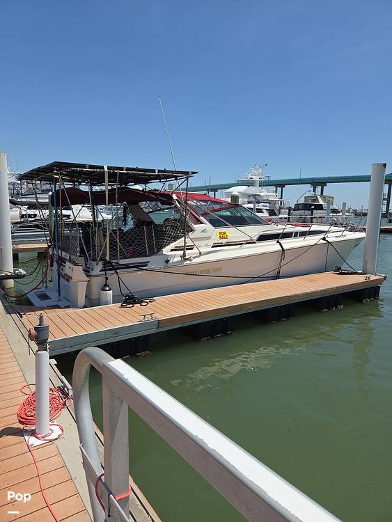 Slide: The Image of Sea Ray 390 Express Cruiser 1987 - 15399420