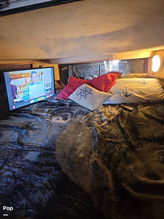 Slide: The Image of Sea Ray 390 Express Cruiser 1987 - 15399421