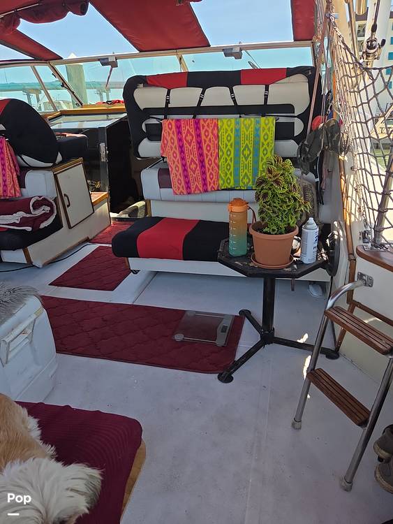 Slide: The Image of Sea Ray 390 Express Cruiser 1987 - 15399425