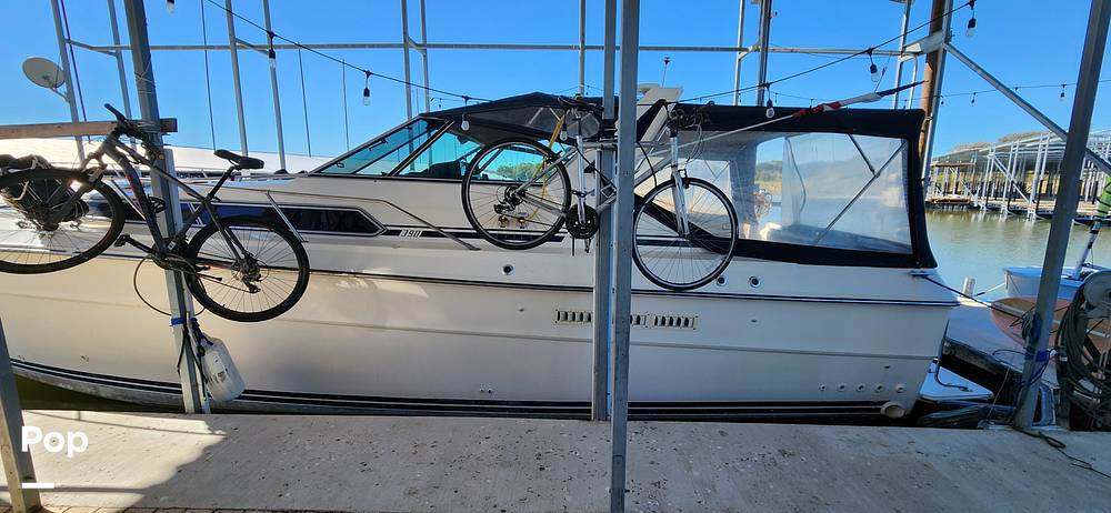 Slide: The Image of Sea Ray 390 Express Cruiser 1987 - 14929919