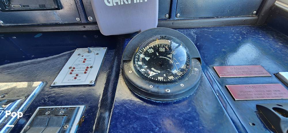 Slide: The Image of Sea Ray 390 Express Cruiser 1987 - 14929952