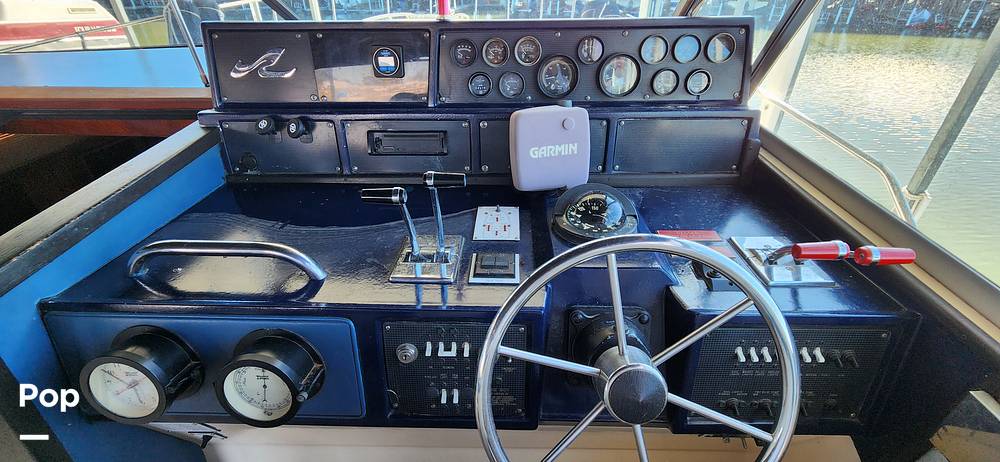 Slide: The Image of Sea Ray 390 Express Cruiser 1987 - 14929953