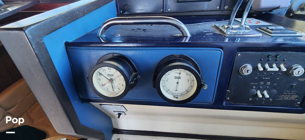 Slide: The Image of Sea Ray 390 Express Cruiser 1987 - 14929956