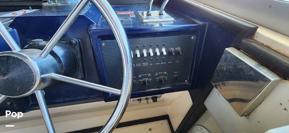 Slide: The Image of Sea Ray 390 Express Cruiser 1987 - 14929958