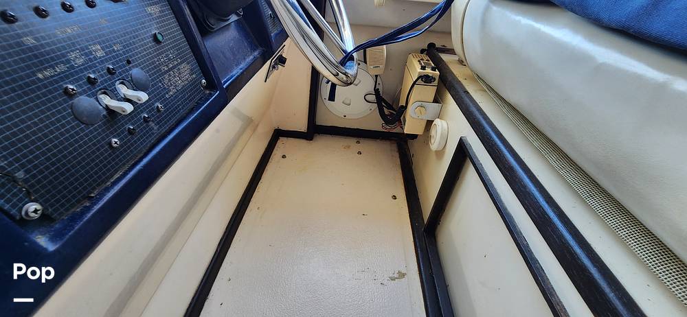 Slide: The Image of Sea Ray 390 Express Cruiser 1987 - 14929960