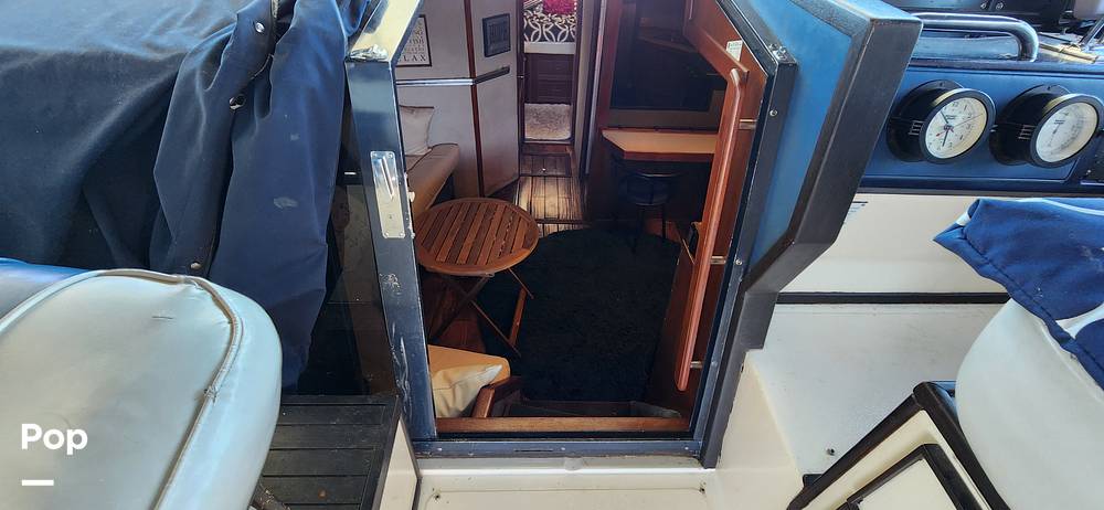 Slide: The Image of Sea Ray 390 Express Cruiser 1987 - 14929962