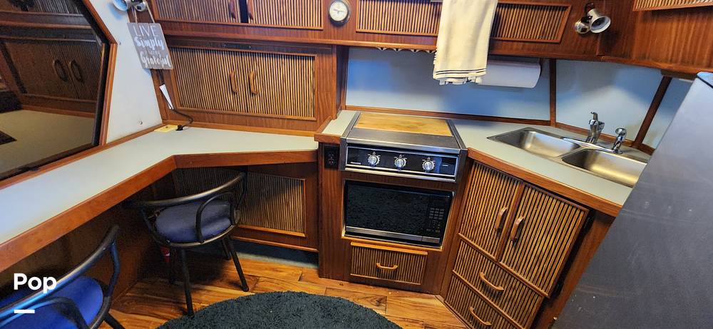 Slide: The Image of Sea Ray 390 Express Cruiser 1987 - 14929969